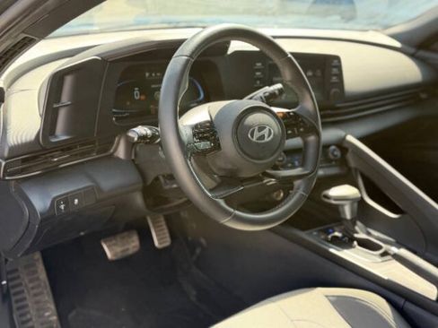 Used 2025 Hyundai Elantra Sport FWD image 10