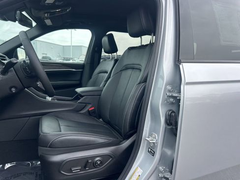 New 2026 Jeep Grand Cherokee L Limited AWD/4WD image 4