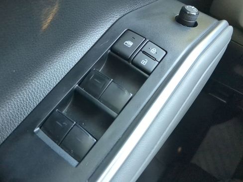 Used 2023 Toyota Highlander L image 28