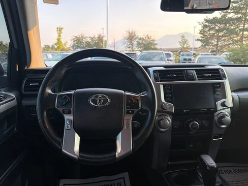Used 2022 Toyota 4Runner SR5 Premium w/ Moonroof Package AWD/4WD image 22