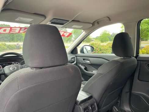 Used 2025 Nissan Rogue SV image 25