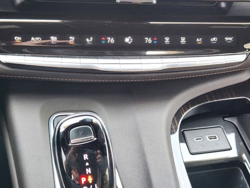 Certified 2024 Cadillac Escalade Premium Luxury w/ Performance Package image 18