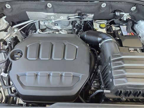 Used 2025 Volkswagen Atlas Cross Sport SE AWD/4WD image 18