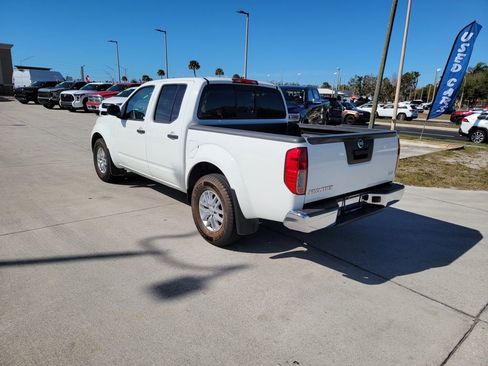 Used 2021 Nissan Frontier SV image 3