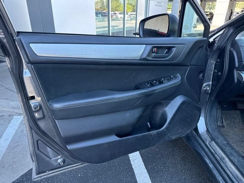 Used 2018 Subaru Outback 2.5i AWD/4WD image 6