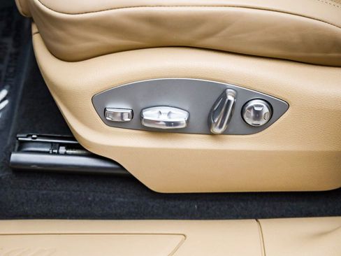 Certified 2025 Porsche Macan image 25