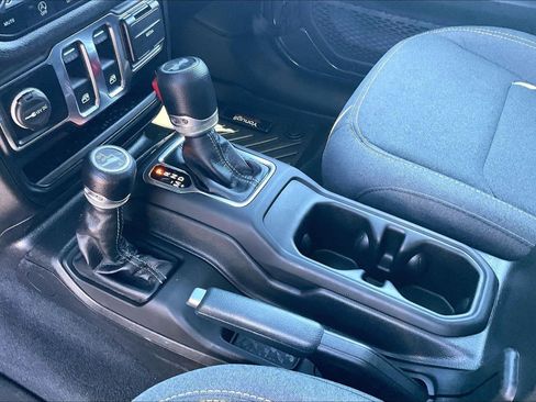 Used 2024 Jeep Wrangler Sport S image 13