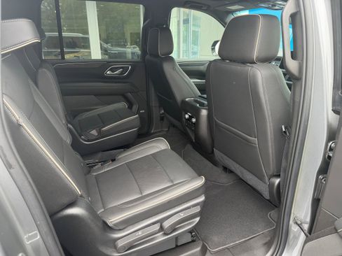 Used 2021 GMC Yukon XL SLT w/ SLT Premium Package AWD/4WD image 7