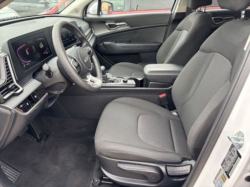 Used 2025 Kia Sportage LX image 24