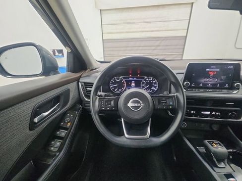 Used 2023 Nissan Rogue SV image 12