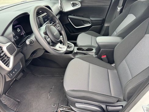 Used 2023 Kia Soul LX image 10