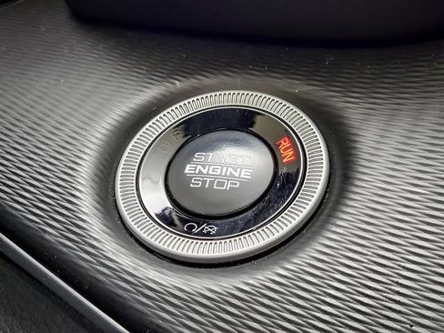 Used 2025 Jeep Grand Cherokee Laredo X image 17