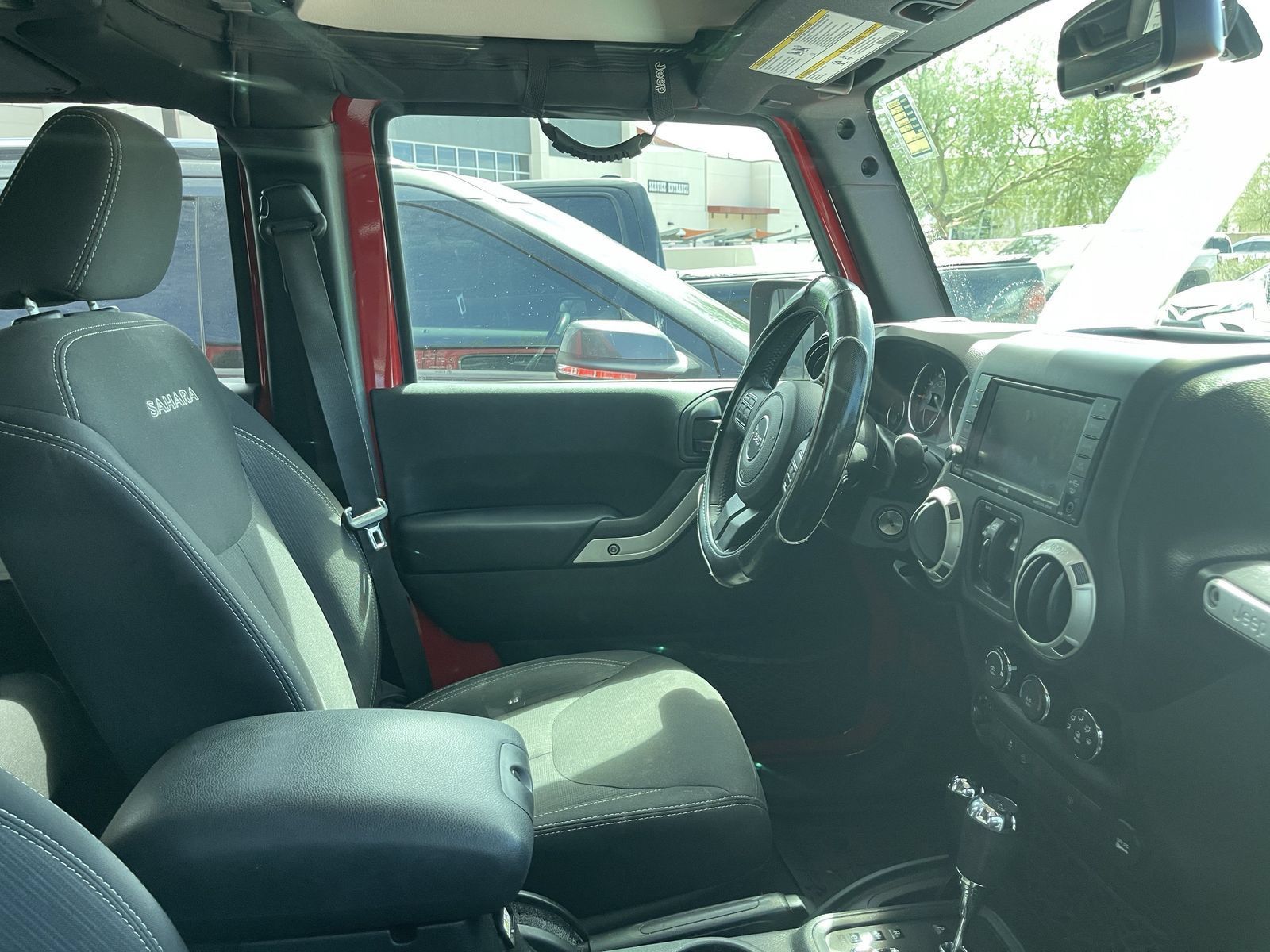 Used 2017 Jeep Wrangler Unlimited Sahara w/ Connectivity Group AWD/4WD image 7