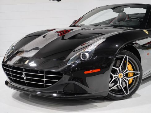 Used 2016 Ferrari California T RWD image 34