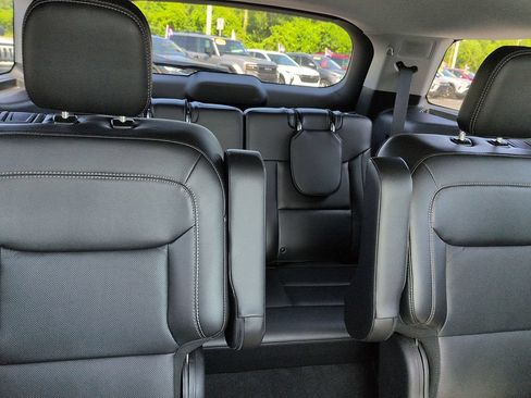 Used 2023 Ford Explorer Limited w/ Limited Technology Package RWD image 8