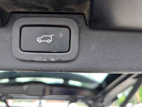 Used 2018 Land Rover Discovery SE AWD/4WD image 29