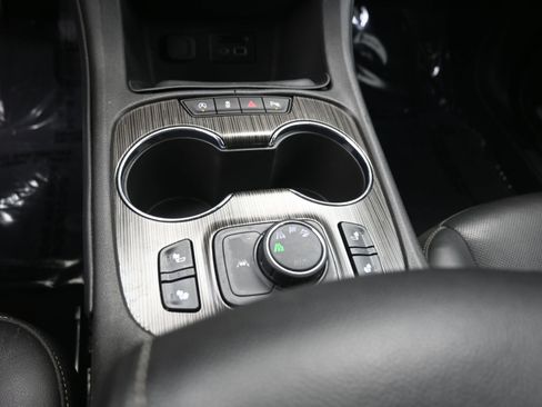 Used 2023 GMC Acadia SLT image 19