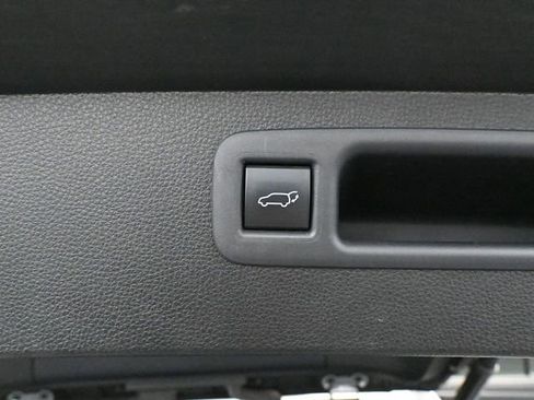 Used 2021 Toyota Highlander XLE image 44