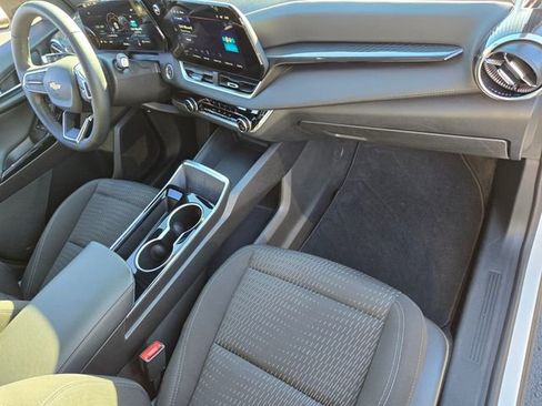 Used 2025 Chevrolet Equinox LT image 18