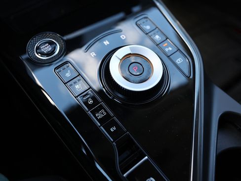 Used 2024 Kia Niro SX Touring image 30