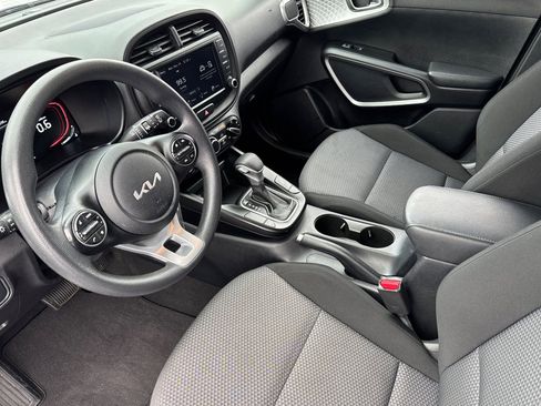 Used 2023 Kia Soul LX w/ LX Technology Package image 9