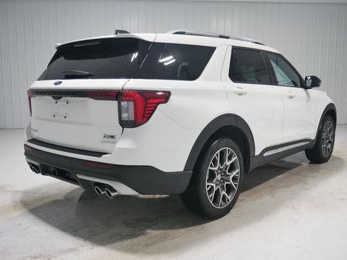 Used 2025 Ford Explorer Platinum w/ Ultimate Package image 5