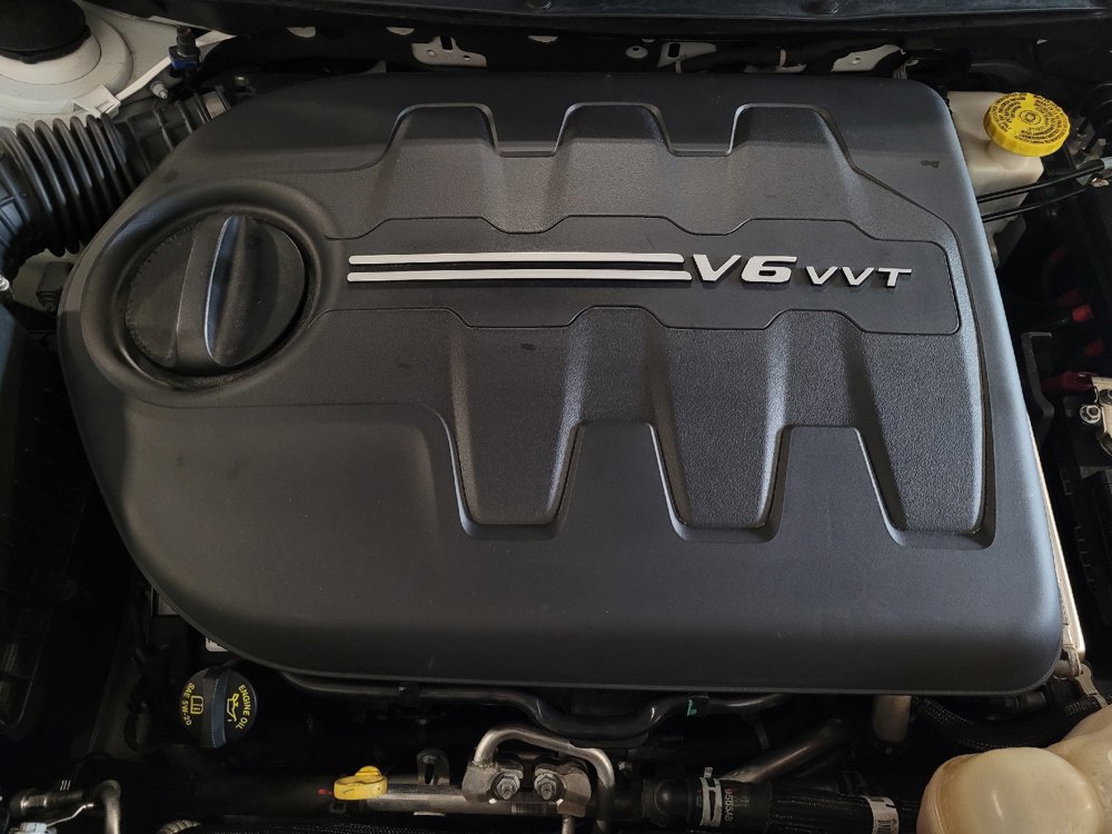 Used 2019 Jeep Cherokee Latitude Plus w/ Comfort/Convenience Group FWD image 30