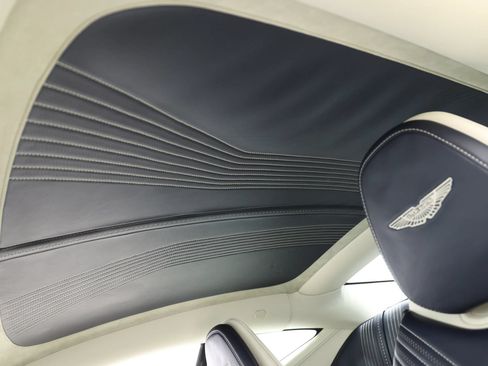 Used 2019 Aston Martin DB11 Coupe RWD image 48