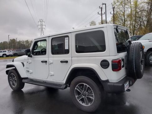 Used 2023 Jeep Wrangler Unlimited Sahara w/ LED Lighting Group AWD/4WD image 6