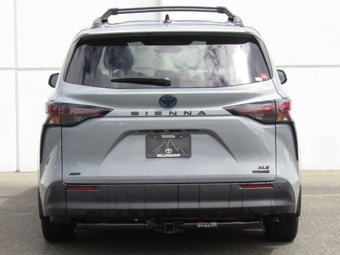 Certified 2024 Toyota Sienna XLE Woodland Edition AWD/4WD image 7