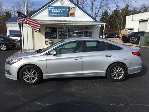 Used 2016 Hyundai Sonata SE image 2