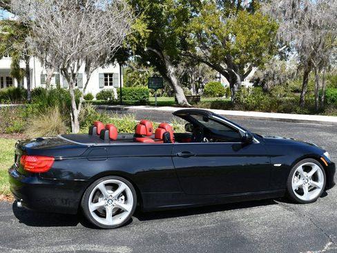 Used 2011 BMW 335i Convertible image 7