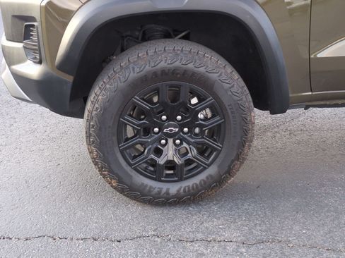 Used 2025 Chevrolet Colorado Trail Boss AWD/4WD image 11