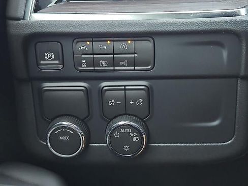 Used 2026 Chevrolet Tahoe LT RWD image 22