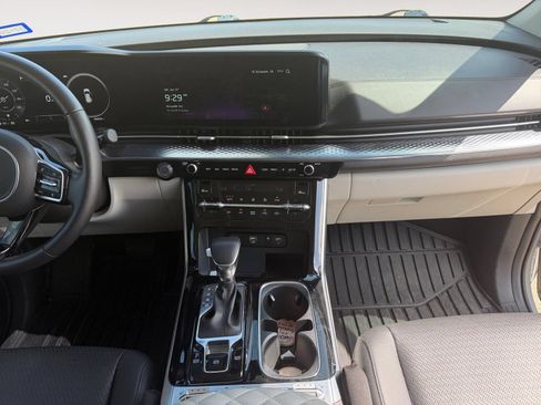 Used 2024 Kia Carnival SX Prestige FWD image 11
