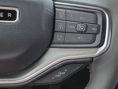 Used 2023 Jeep Wagoneer Series II AWD/4WD image 17