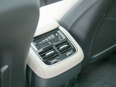 New 2026 Volvo XC90 B6 Plus w/ Protection Package Premier image 23