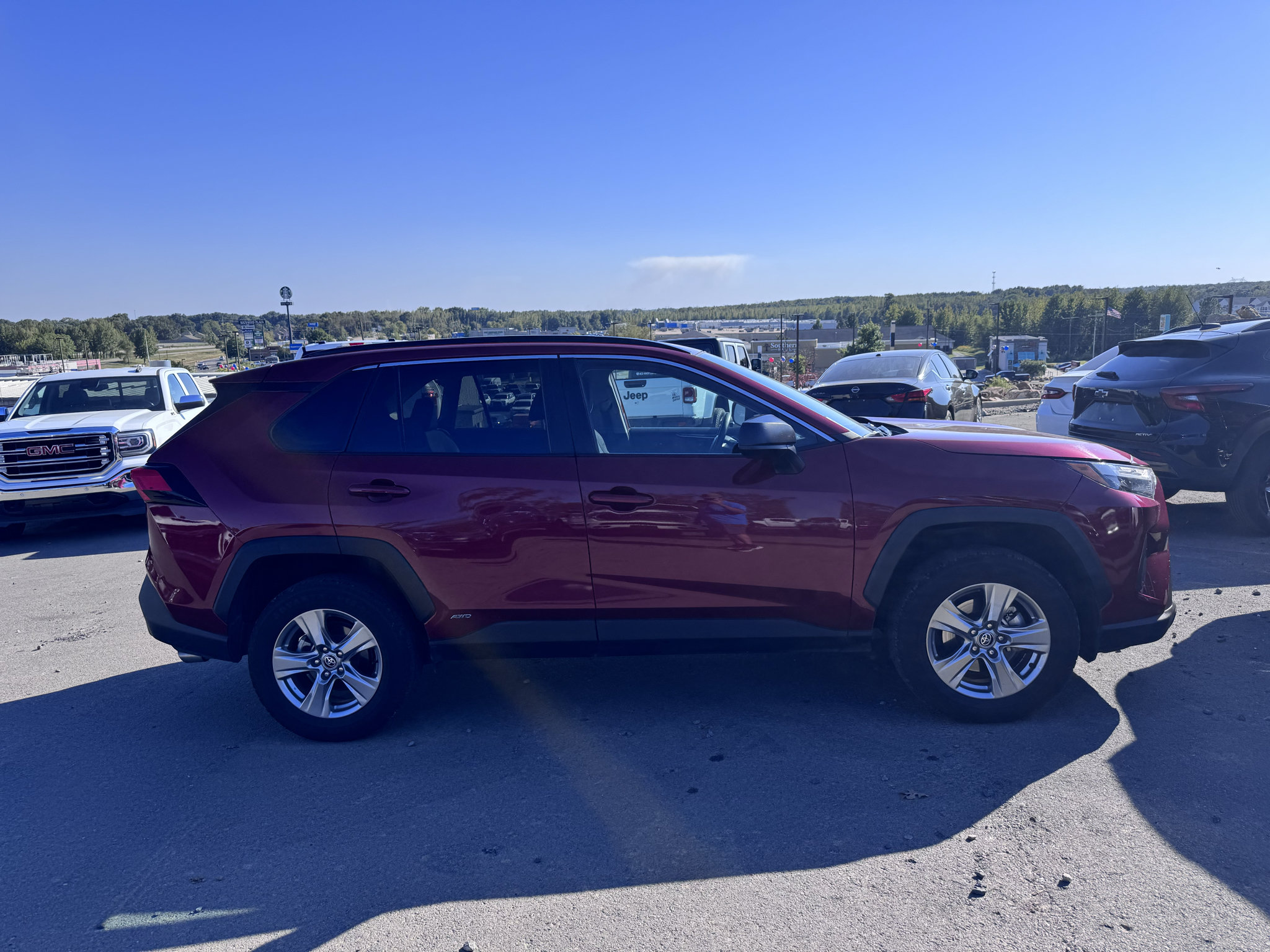 Used 2025 Toyota RAV4 LE AWD/4WD image 5