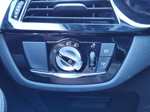 Used 2023 BMW 530e xDrive image 23