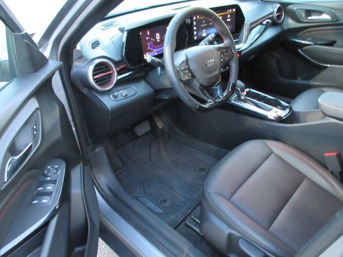 Used 2025 Chevrolet Trax RS w/ Driver Confidence Package image 13