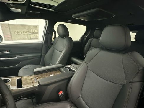 New 2026 Toyota Sienna Platinum AWD/4WD image 9