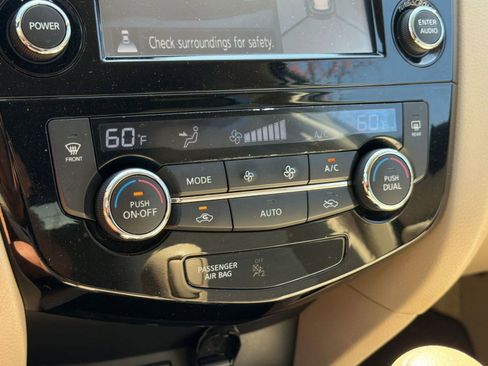 Used 2015 Nissan Rogue SV w/ SV Premium Package FWD image 19