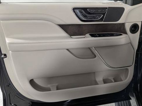 Used 2018 Lincoln Navigator Reserve w/ Technology Package AWD/4WD image 13