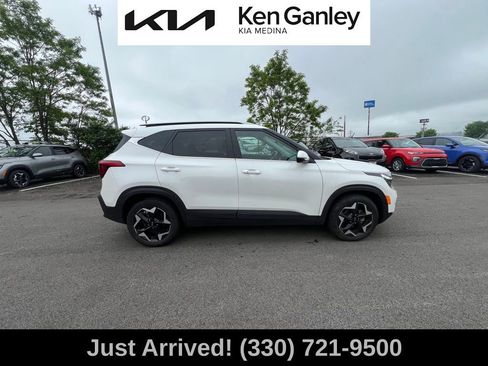 Used 2024 Kia Seltos EX FWD image 4