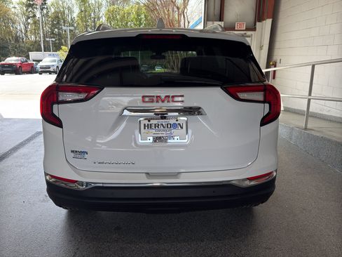 Used 2023 GMC Terrain SLT w/ LPO, Floor Liner Package FWD image 7