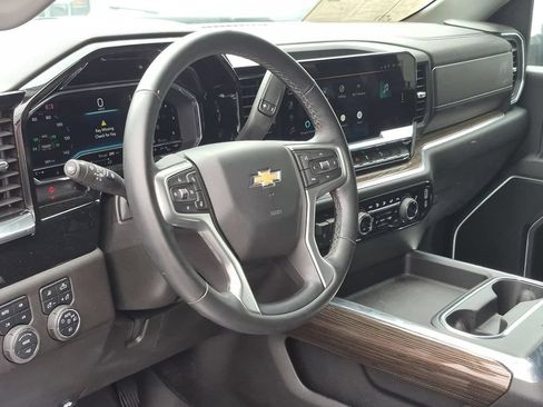 Used 2024 Chevrolet Silverado 2500 LT AWD/4WD image 2