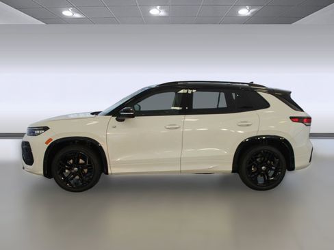 New 2026 Volkswagen Tiguan SE R-Line image 2