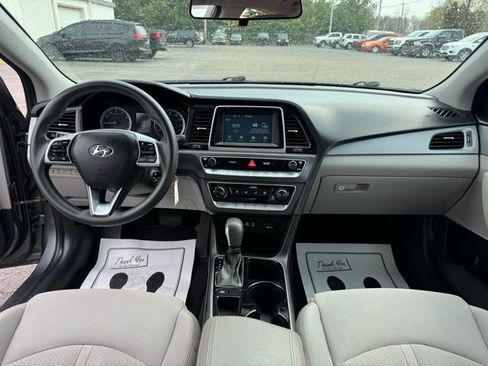 Used 2018 Hyundai Sonata SE image 2