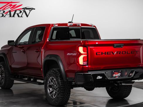 Used 2026 Chevrolet Colorado ZR2 w/ Technology Package AWD/4WD image 3