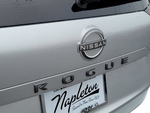 Used 2025 Nissan Rogue SV FWD image 30